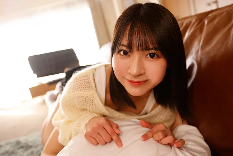 Chị gái lần đầu có anh yêu còn nhiều ngỡ ngàng nên mượn củ khoải thằng em tập trước